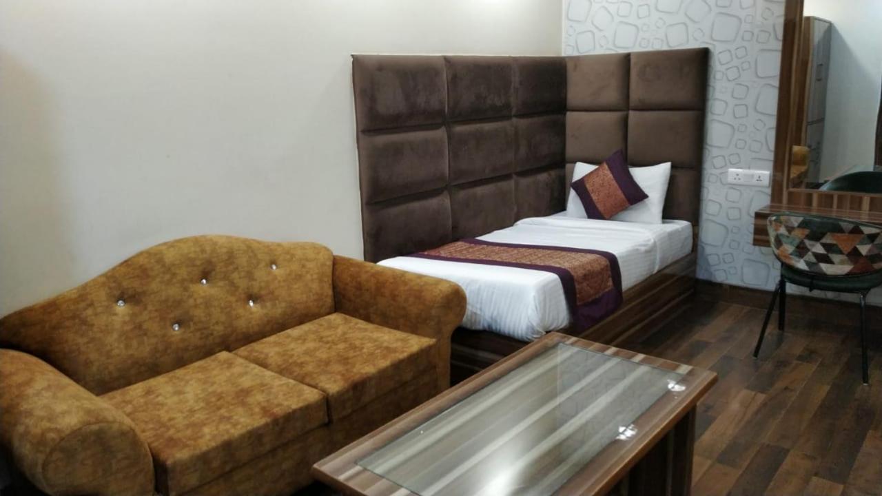 Hotel Singh Continetal Delhi Kültér fotó