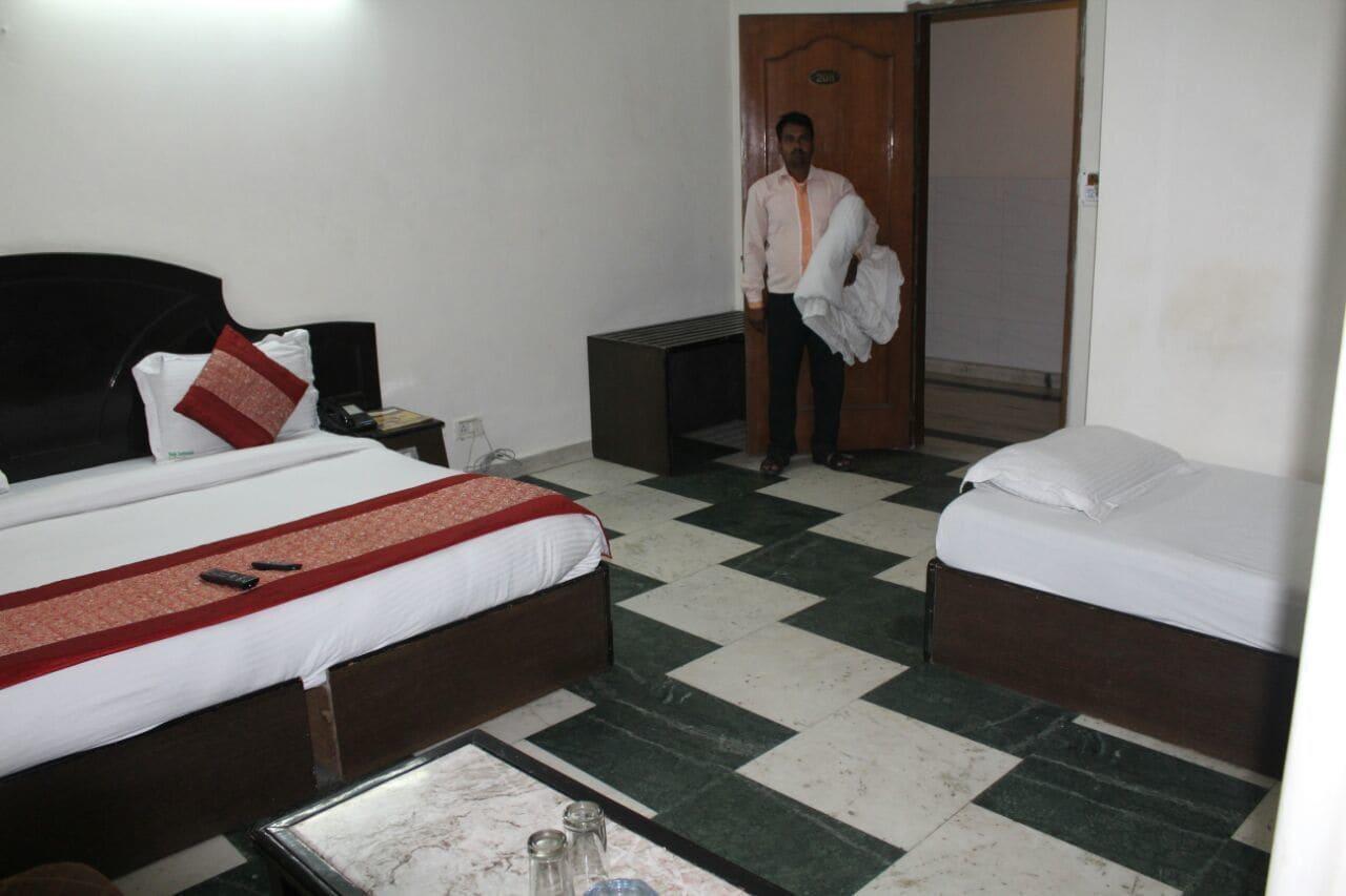 Hotel Singh Continetal Delhi Kültér fotó