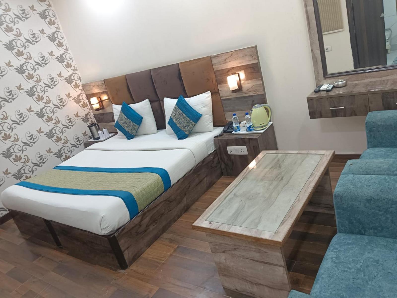 Hotel Singh Continetal Delhi Kültér fotó